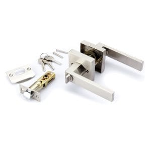 Manija HE Pomo Cuadrada Llave SET-8003