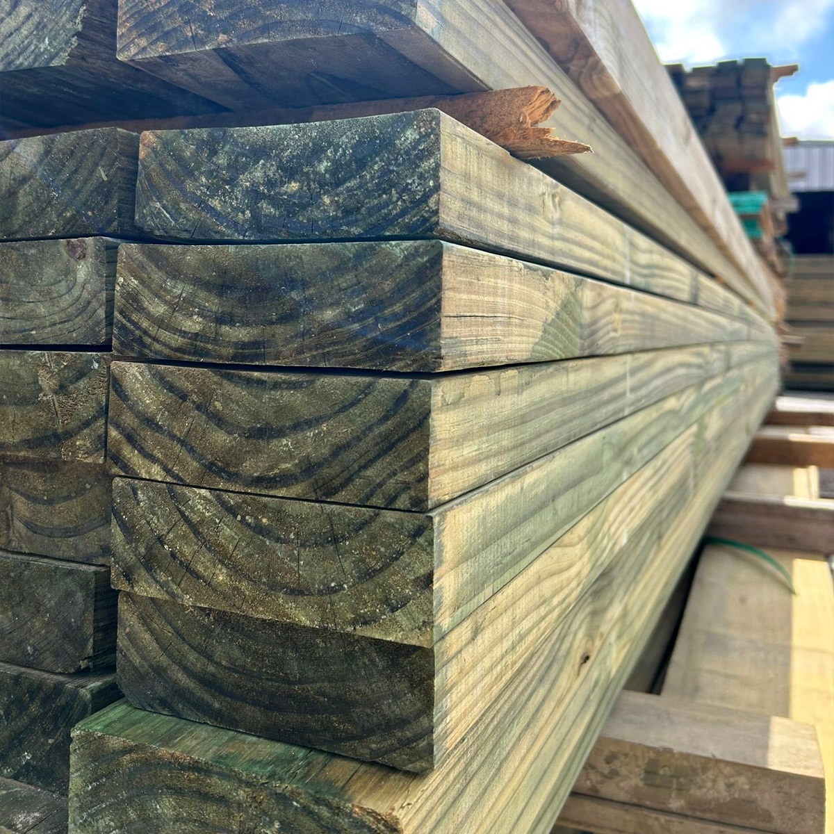 Tabla de madera MSD de Pino Radiata cepillada y tratada con CCA.