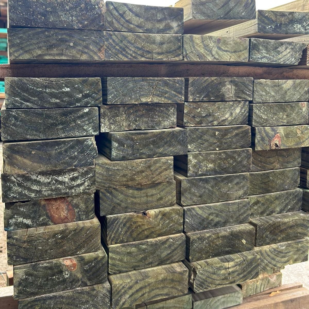 Tabla de madera MSD de Pino Radiata cepillada y tratada con CCA.