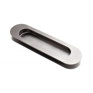 Tirador embutido o cubeta ovalada de acero satinado para puertas corredizas y cajones.