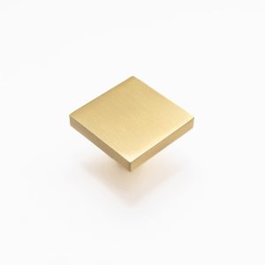 Tirador de mueble cuadrado en acabado bronce satinado modelo Buenos Aires, diseño minimalista.