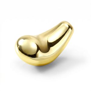 Tirador de mueble con forma de gota en acabado oro brillante, diseño ergonómico de alta gama.