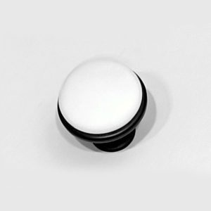 Pomo circular de porcelana blanca con base de metal negro mate (Botón Porcelana Blanco y Negro).