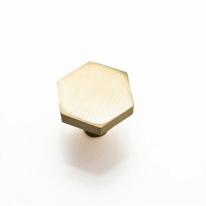 Tirador de mueble hexagonal en acabado bronce satinado modelo Oruro, diseño geométrico contemporáneo.