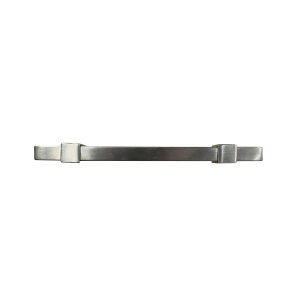 Tirador plano para mueble modelo Nuevo con diseño de barra rectangular pasante y acabado satinado esmerilado.